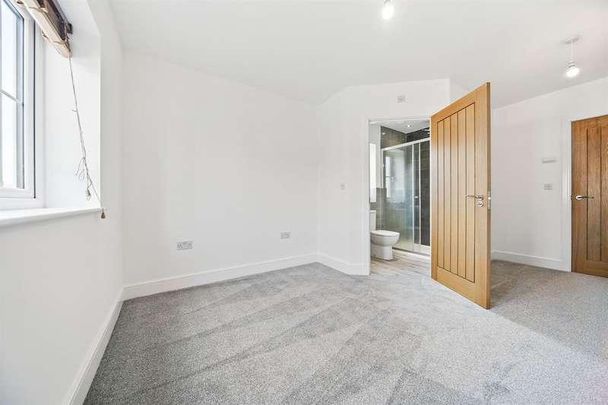 Eden Place, Kirkstall Hill, Leeds, LS4 - Photo 1