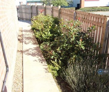 2 bedroom semi-detached house to rent - Photo 6