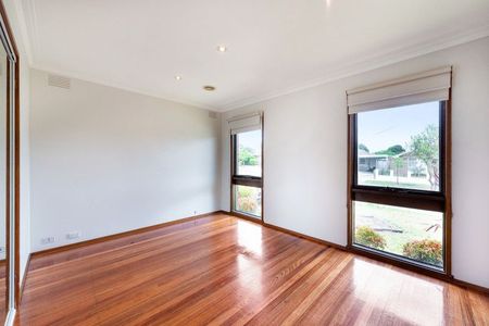 Beautifully renovated home - Photo 4