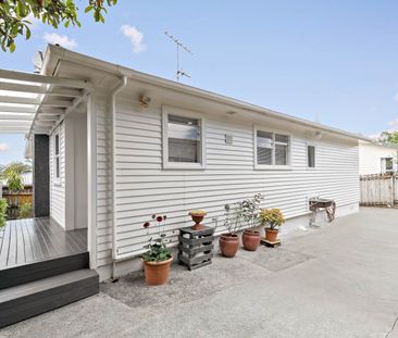 Unit 1, 20 Hogans Road, Glenfield, Auckland - Photo 2