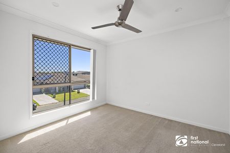 STUNNING FAMILY HOME IN SOUGHT AFTER AREA IN THORNLANDS - Photo 4