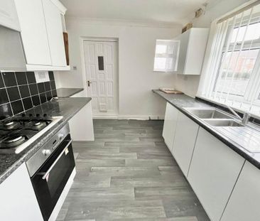 2 bedroom semi-detached house to rent - Photo 3
