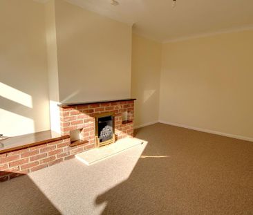 3 bedroom detached bungalow to rent - Photo 2