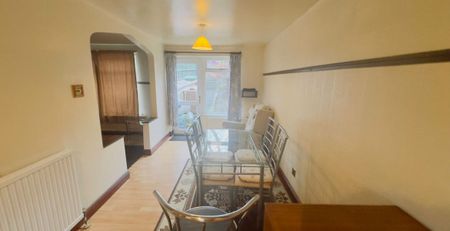 Blackpool View, Leeds, LS12 5PE - Photo 5