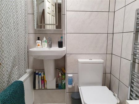 2 bedroom terraced house to rent - Photo 4