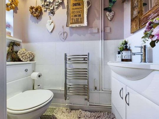 Clos-y-broch, Thornhill, Cardiff, CF14 - Photo 1