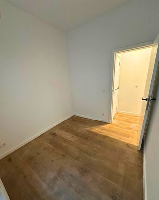 Volledig gerenoveerd gelijkvloers appartement met 2 slaapkamers te huur in Merksem - Photo 1