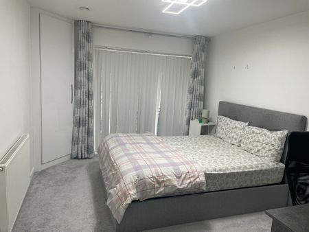 2 Bed Flat, Oscar Wilde Road, RG1 - Photo 4