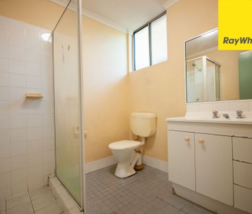 SELF CONTAINED STUDIO APARTMENT IN CONVENIENT LOCATION - Photo 2