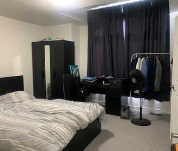 For Lease - 253 Fleetwood Drive, Oshawa, Ontario - Photo 6