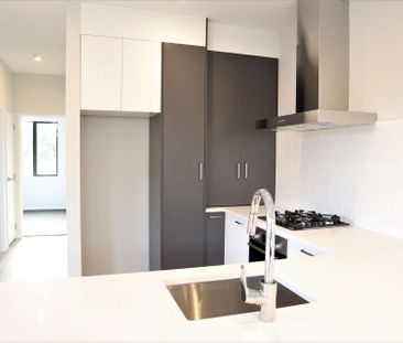 Modern living on McIndoe - Photo 4