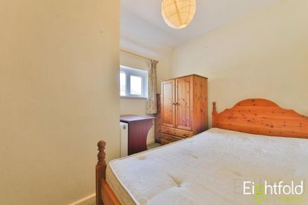 4 bedroom end of terrace house to rent - Photo 5