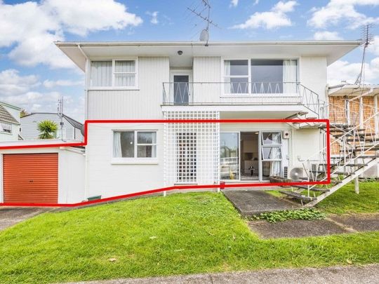 Beautifully Renovated Home in a Prime Onehunga Location - Photo 1