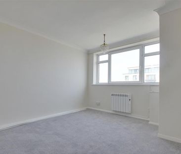 3 bedroom flat to rent - Photo 2