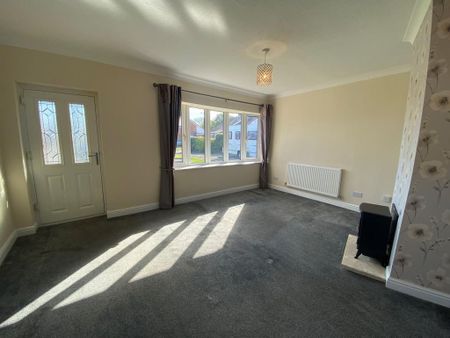 2 bedroom semi-detached bungalow to rent - Photo 2