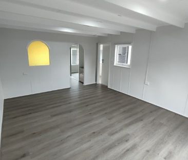 9A Lake Entrance Road, Oak Flats NSW 2529 - House For Rent | Domain - Photo 3