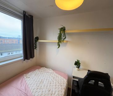 Room in a Shared Flat, Roslin House, E1W - Photo 2