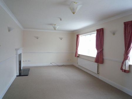 4 bedroom detached house to rent - Photo 2