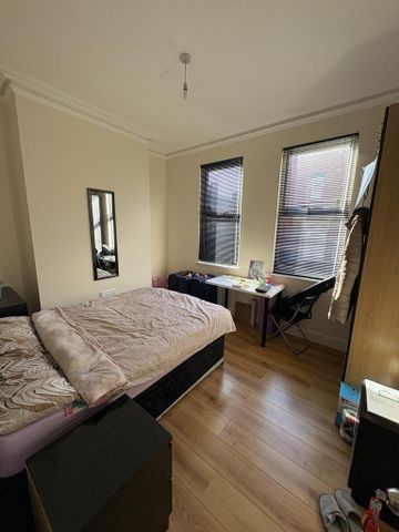 2 bedroom end of terrace house to rent - Photo 2