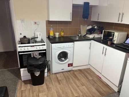 1 bedroom flat to rent - Photo 3