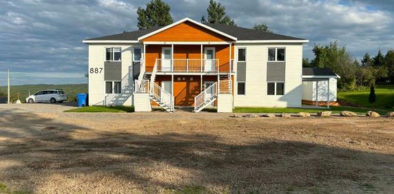 Spacieux et lumineux 4 1/2 avec bureau - St-Séverin en Beauce - Photo 2