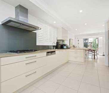 Contemporary Family Home, Moments to the Sea - Photo 5