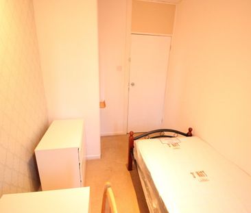 Room in a Shared Flat, Market Square, E14 - Photo 2