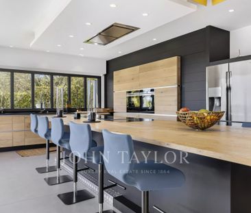 Maison à louer Mougins, Cote d'Azur, France14 000 EUR / Mois - Photo 2