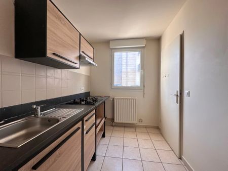 Location Appartement 2 pièces 45m² TOURNAN EN BRIE 77220 - Photo 2