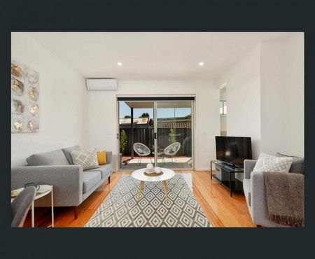 Modern Comfort & Convenience in Prime Fawkner Location - Photo 4