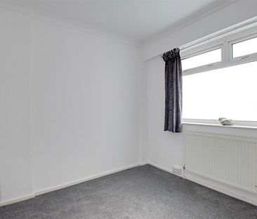 2 Bed Flat - Purpose Built - Photo 6