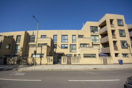 3 bedroom flat to rent - Photo 5