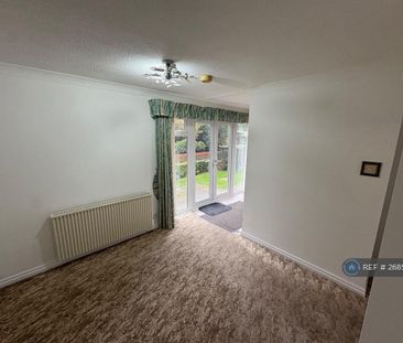 2 bedroom flat to rent - Photo 6