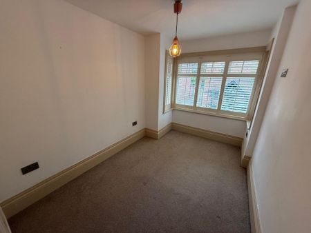 3 bedroom end of terrace house to rent - Photo 3