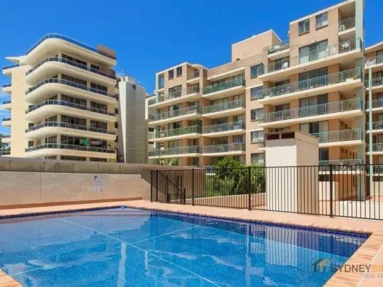 “Large North Facing Apartment, City Views & Entertainers Wrap Around Balcony” - Photo 1