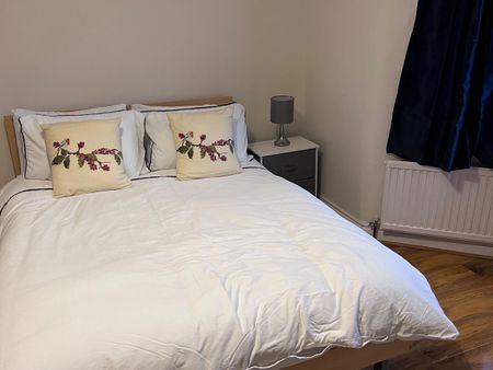 3 Bed Semi-Detached House, Sandon Street, NG7 - Photo 2