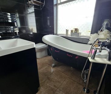 3 bed Semi-detached in Worplesdon Road , Guildford, GU2 9RS - Photo 6