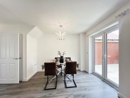 Vickers Road, Beck Row - Photo 2