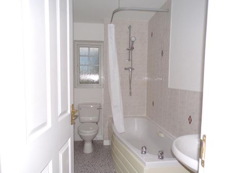 2 bedroom semi-detached house to rent - Photo 3