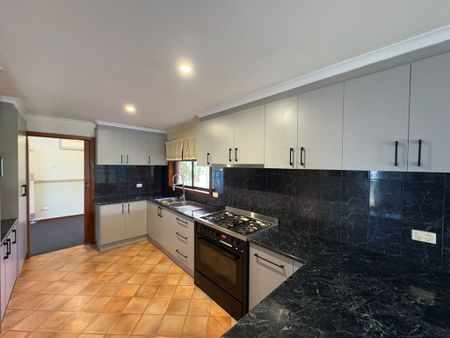 Great Size Family Home! - Photo 2