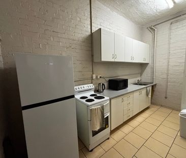 1 bed unit, central town location - Photo 4