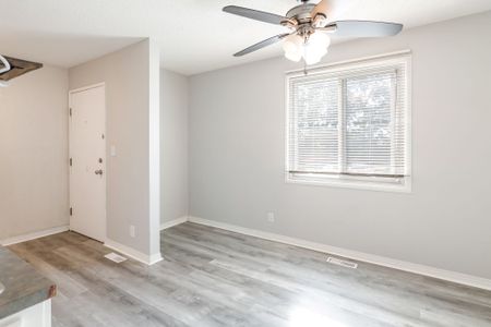 3 Bed, 2 Storey Condo in The Pines! - Photo 4