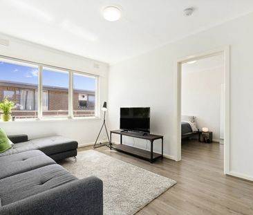 Prime Apartment Living in Vibrant St Kilda East! - Photo 3