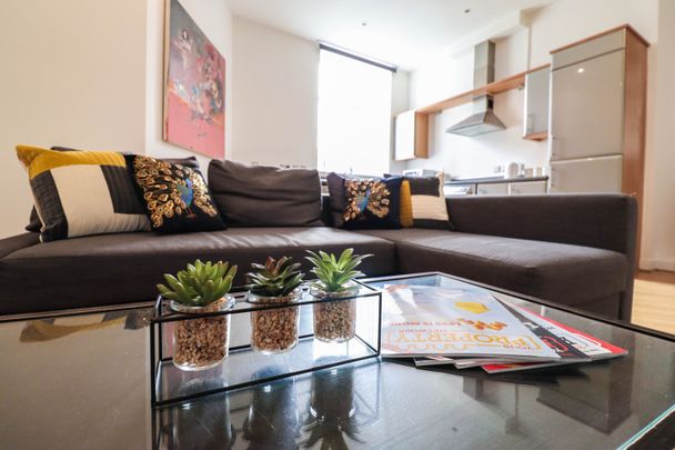 2 Bed Flat, Denmark Road, SE5 - Photo 1