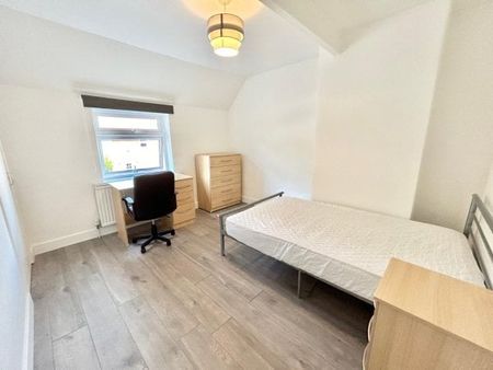 Stuart Crescent, Winchester - Photo 3