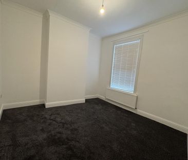 2 bedroom semi-detached house to rent - Photo 5