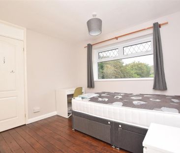 4 bedroom semi-detached house to rent - Photo 3