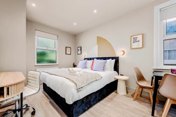 Boutique Studio Sanctuary with Bespoke Kitchenette - Photo 1