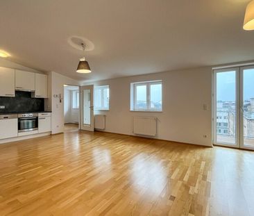 Helle 2-Zimmer-Dachgeschoßwohnung mit Balkon nahe Schönbrunn - Photo 1