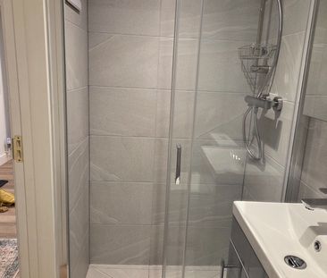 Studio Flat, Pennine Drive, NW2 - Photo 2